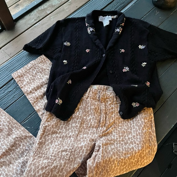 Jantzen Sweaters - Vintage Jantzen Knit Short Sleeve Cardigan Embroidered Floral on Black Sz M/L